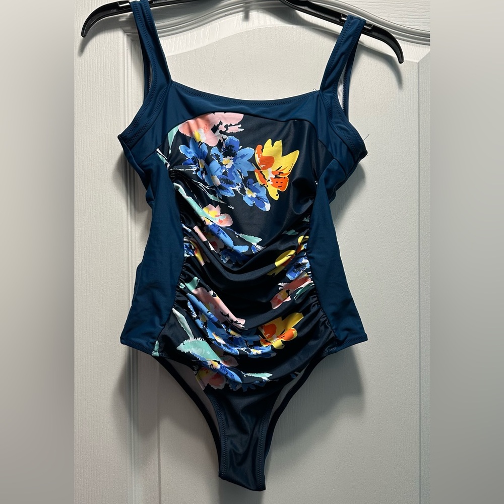 BEACHSISSI nice square neck swimsuit with navy blue floral decoration
